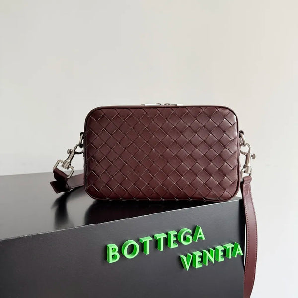 BV 25 Small Intrecciato Camera Bag 24.5cm Barolo Cowhide HW