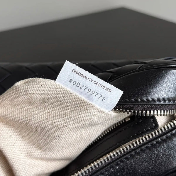 BV 25 Small Intrecciato Camera Bag 24.5cm Black Cowhide HW