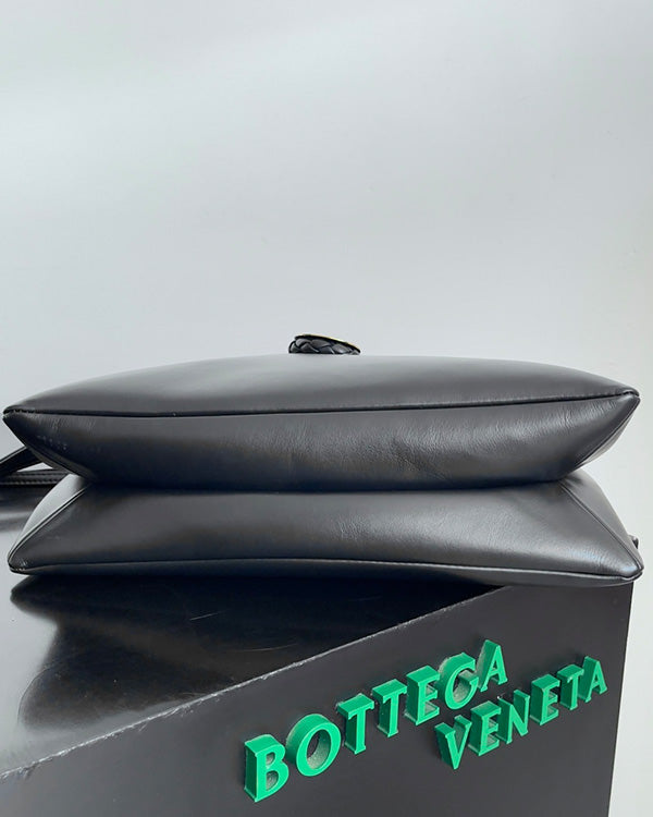 BV Liberta Crossbody Bag Buckle 30cm Black Cowhide