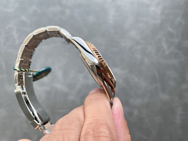 SKY-DWELLER TWO-TONE 42 ROSE GOLD BEZEL BLACK DIAL