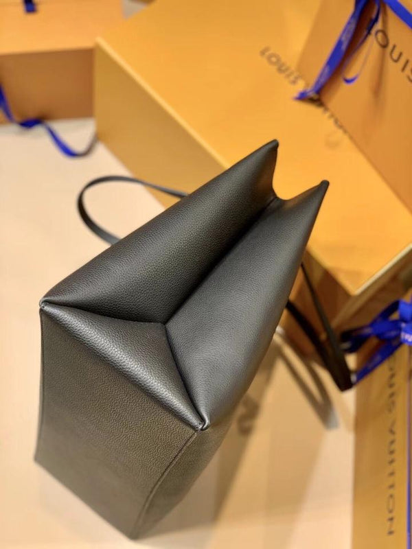 LV LOCKME SHOPPER 42 BLACK GRAINED CALF LEATHER