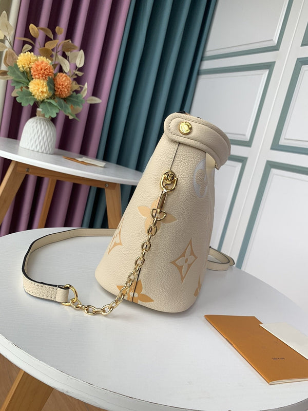 MARSHMALLOW HOBO CREAM SAFFRON GRAINED COWHIDE LEATHER