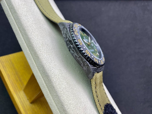 GMT - MASTER II CARBON GREEN