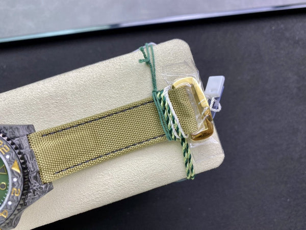 GMT - MASTER II CARBON GREEN