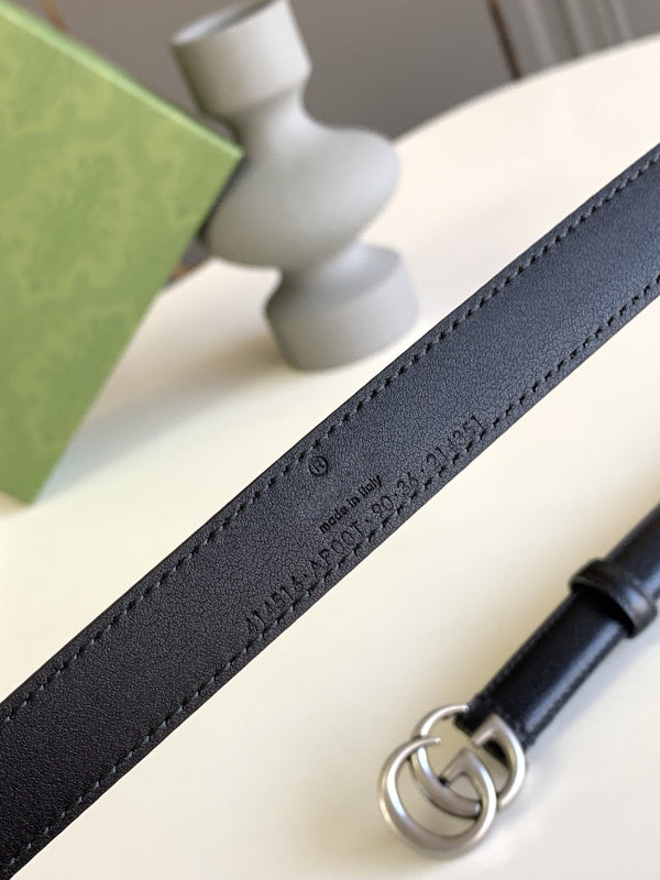 CINTURA SOTTILE GG MARMONT CON FIBBIA DOPPIA G IN PELLE NERA