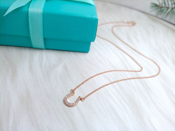 COLLANA CON PEDANTE DI DIAMANTI A U