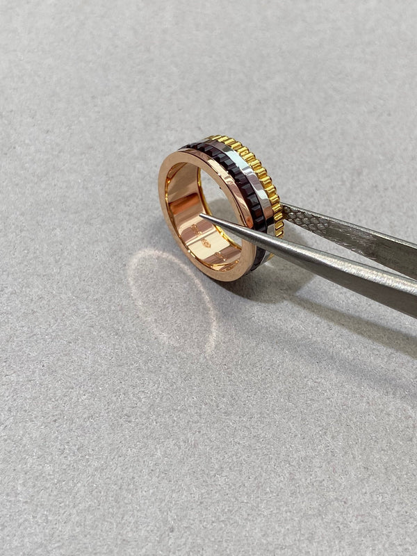 QUATRE BLACK EDITION PINK GOLD RING