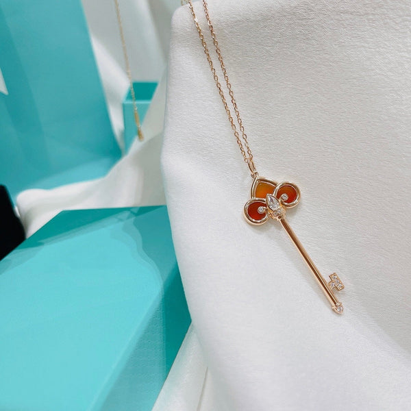 COLLANA IN ORO ROSA CON DIAMANTI E CORNIOLA FLEUR DE LIS