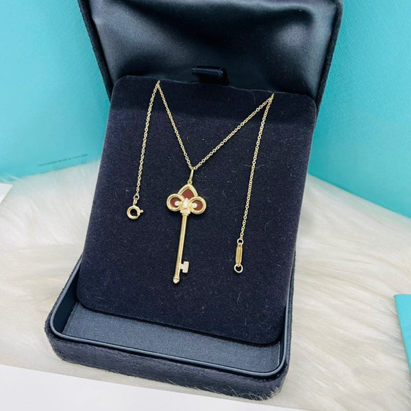 COLLANA IN ORO ROSA CON DIAMANTI E CORNIOLA FLEUR DE LIS