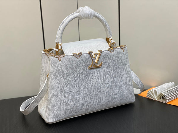 CAPUCINES MM 31 BIANCO TAURILLON ORO HARDWARE