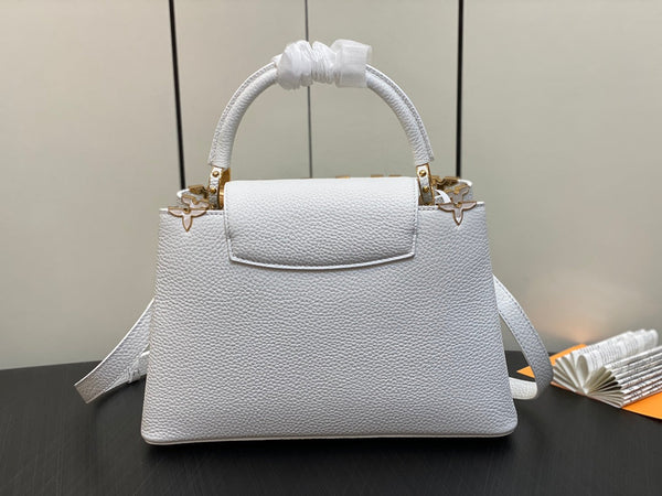 CAPUCINES MM 31 BIANCO TAURILLON ORO HARDWARE