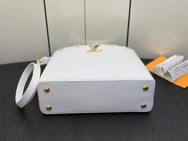 CAPUCINES MM 31 BIANCO TAURILLON ORO HARDWARE