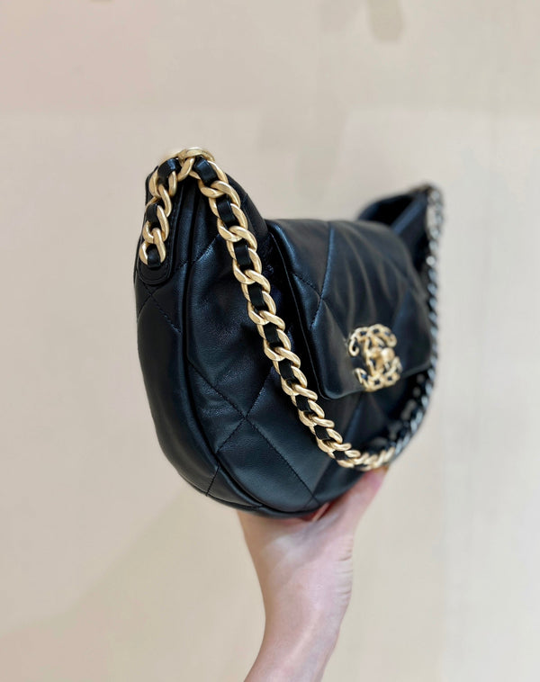 CC 19 BORSA HOBO 29CM PELLE DI CAPRA NERA FERRAMENTA ORO