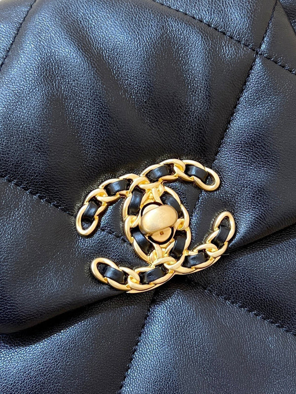 CC 19 BORSA HOBO 29CM PELLE DI CAPRA NERA FERRAMENTA ORO