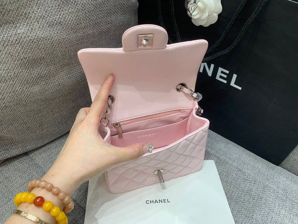 MINI BORSA QUADRATA CON PATTA 17 CM IN PELLE DI AGNELLO ROSA E FERRAMENTA ARGENTO