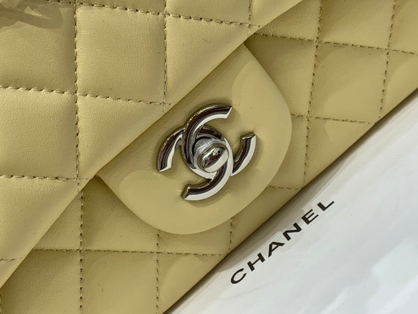 MINI BORSA RETTANGOLARE CON PATTA 20 CM IN PELLE DI AGNELLO GIALLA E FERRAMENTA IN ARGENTO