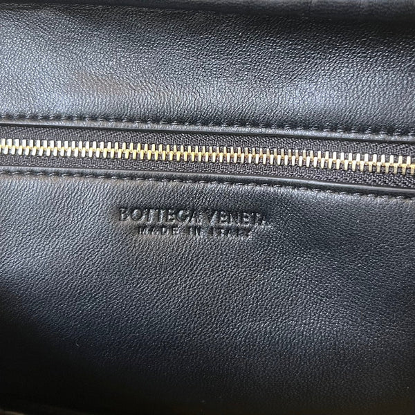 BV GETAWAY SMALL 23CM BLACK LAMBSKIN