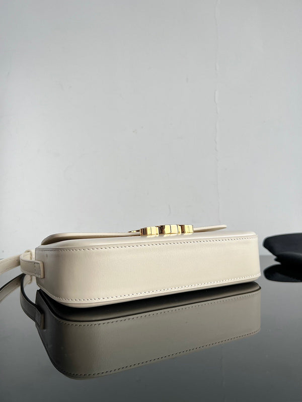 CLASSIC TRIOMPHE 20 CREAM CALFSKIN GOLD HARDWARE