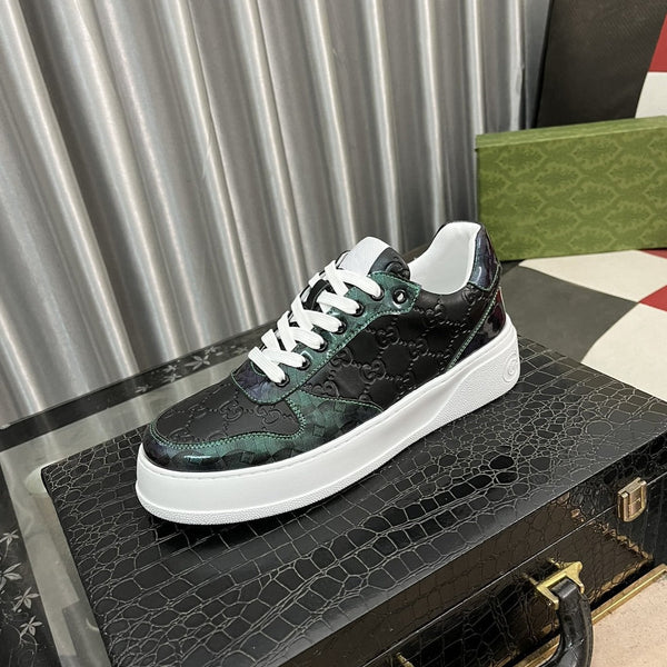 SNEAKER GG IN PELLE DI VACCHETTA CON MOTIVO IN RILIEVO