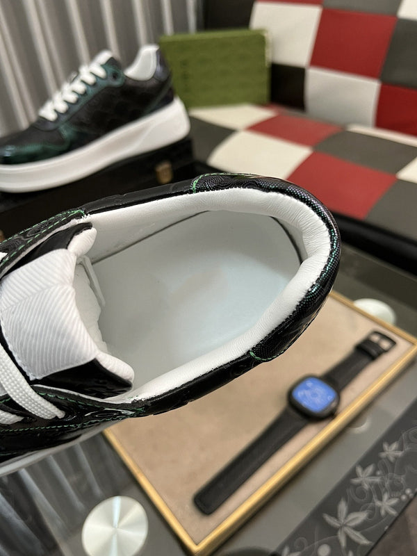 SNEAKER GG IN PELLE DI VACCHETTA CON MOTIVO IN RILIEVO