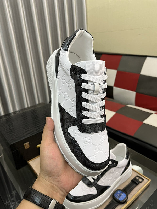 SNEAKERS GG IN PELLE DI VACCHETTA GOFFRATA BIANCA E NERA