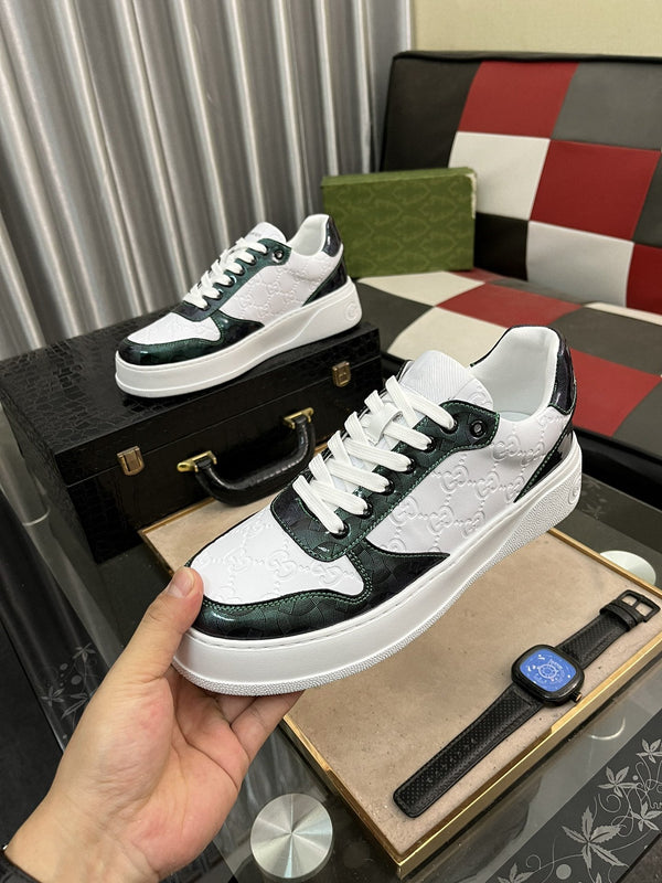 SNEAKERS GG IN PELLE DI VACCHETTA GOFFRATA VERDE E BIANCA