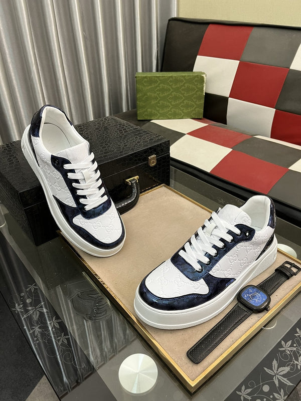 SNEAKERS GG IN PELLE DI VACCHETTA BLU E BIANCA GOFFRATA