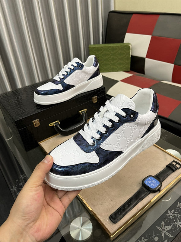 SNEAKERS GG IN PELLE DI VACCHETTA BLU E BIANCA GOFFRATA