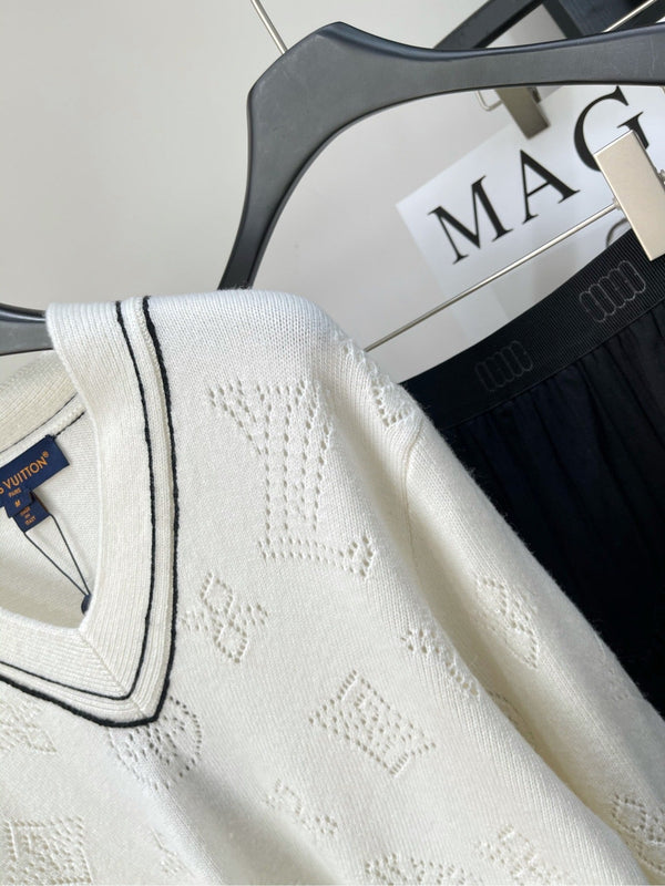 LV Clover V-neck Pullover Sweater in White Wool and Cashmere 285518