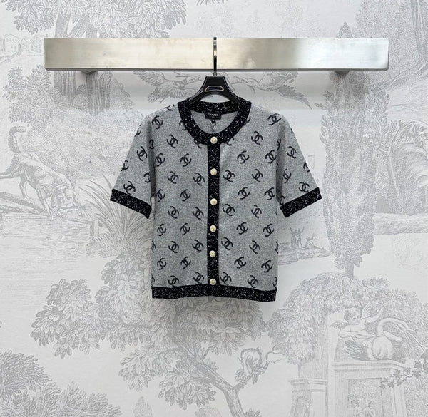 CARDIGAN CHANEL IN MAGLIA CON PAILLETTES A MANICHE CORTE, MODELLO 276