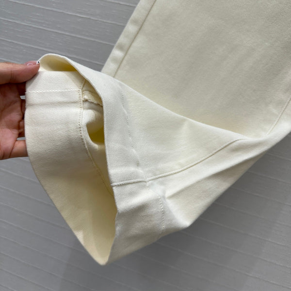 HM High-Elastic Straight Jean in White