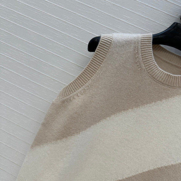 HM Embroidered Logo Vest in Beige and White Cashmere