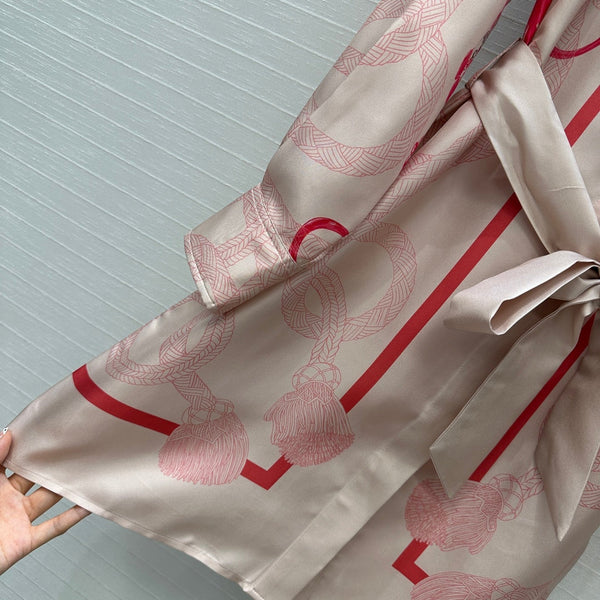 HM 25S Palefroi Remix Abito a maniche lunghe con stampa grafica in seta rosa