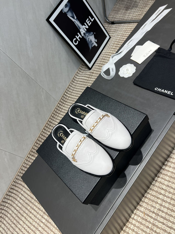 CC 25S Round Toe Chain Loafer Half Slippers in White Cowhide 442535