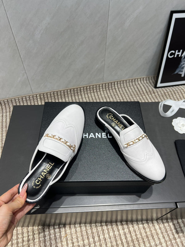 CC 25S Round Toe Chain Loafer Half Slippers in White Cowhide 442535