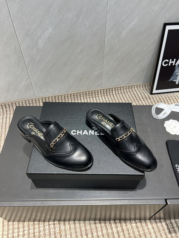 CC 25S Round Toe Chain Loafer Half Slippers in Black Cowhide 442534