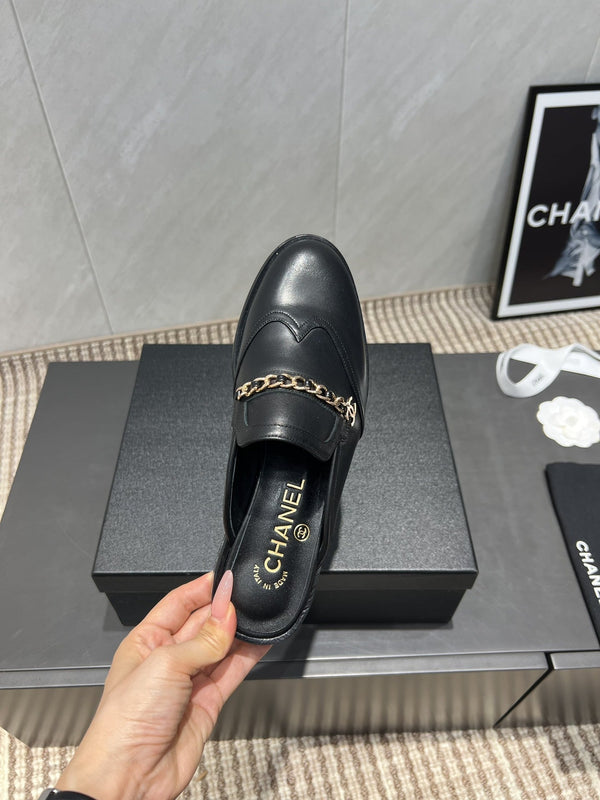 CC 25S Round Toe Chain Loafer Half Slippers in Black Cowhide 442534