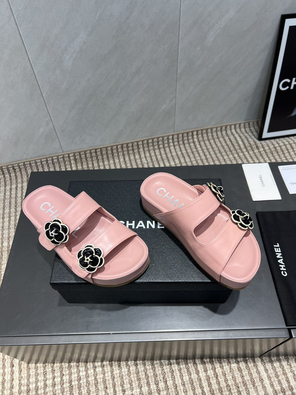 CC 25SS Flower Buckle Platform Beach Slides in Pink Cowhide