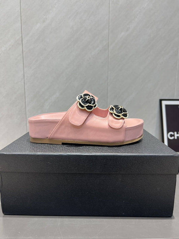 CC 25SS Flower Buckle Platform Beach Slides in Pink Cowhide