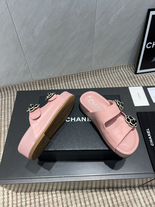 CC 25SS Flower Buckle Platform Beach Slides in Pink Cowhide