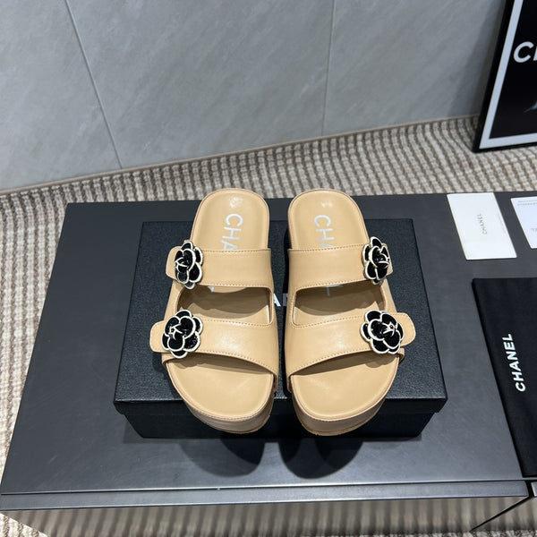 CC 25SS Flower Buckle Platform Beach Slides in Beige Cowhide