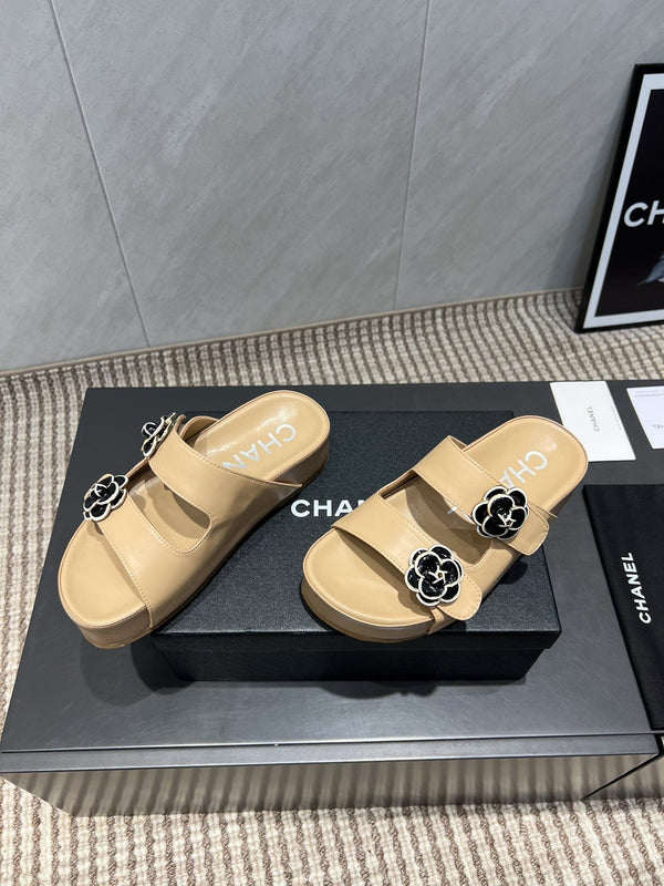 CC 25SS Flower Buckle Platform Beach Slides in Beige Cowhide
