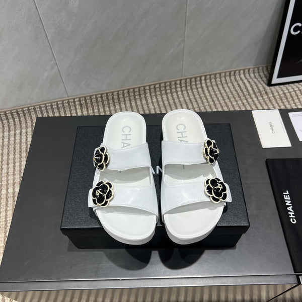 CC 25SS Flower Buckle Platform Beach Slides in White Cowhide