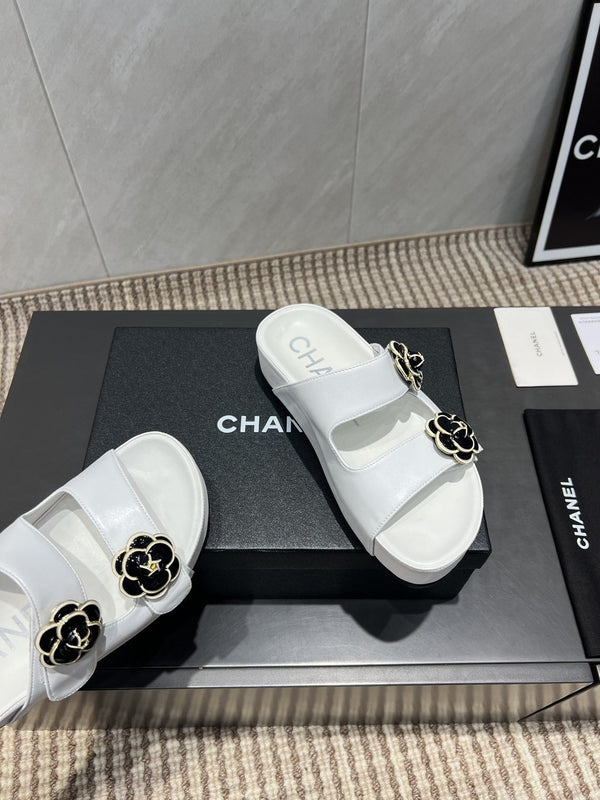 CC 25SS Flower Buckle Platform Beach Slides in White Cowhide