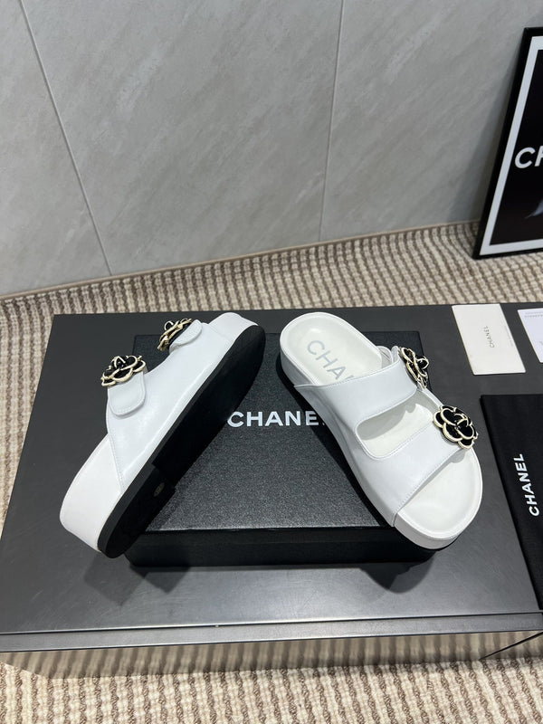 CC 25SS Flower Buckle Platform Beach Slides in White Cowhide