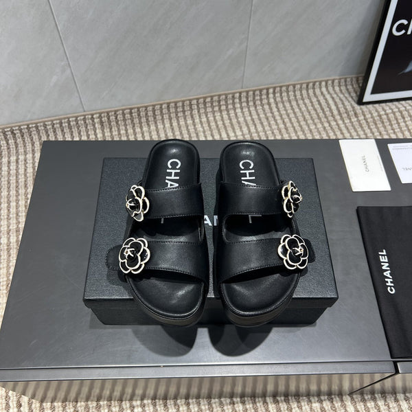 CC 25SS Flower Buckle Platform Beach Slides in Black Cowhide