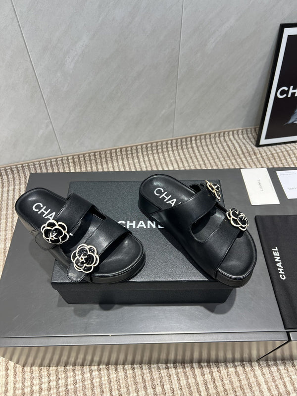 CC 25SS Flower Buckle Platform Beach Slides in Black Cowhide