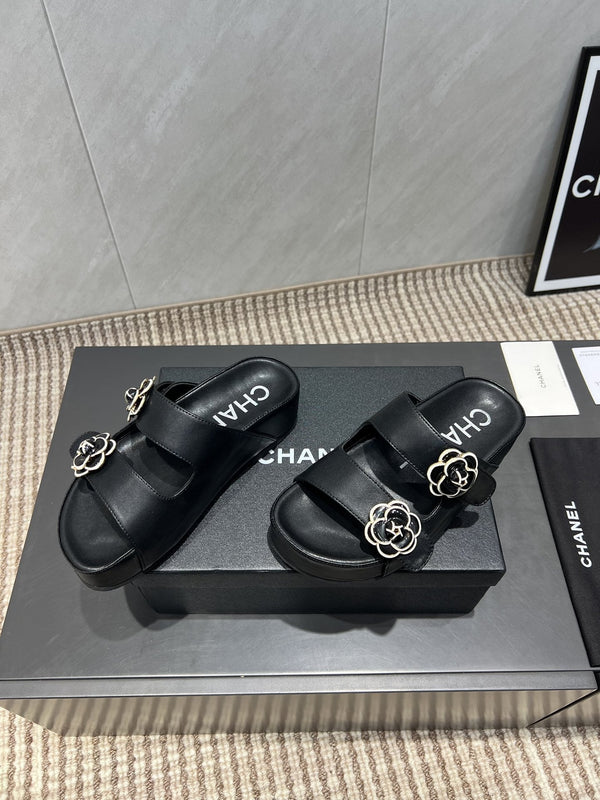 CC 25SS Flower Buckle Platform Beach Slides in Black Cowhide