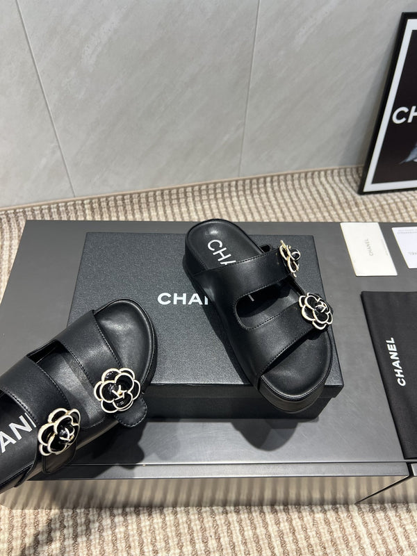 CC 25SS Flower Buckle Platform Beach Slides in Black Cowhide