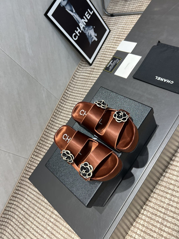 CC 25SS Flower Buckle Platform Beach Slides in Bronze High-Mercerized Sardine
